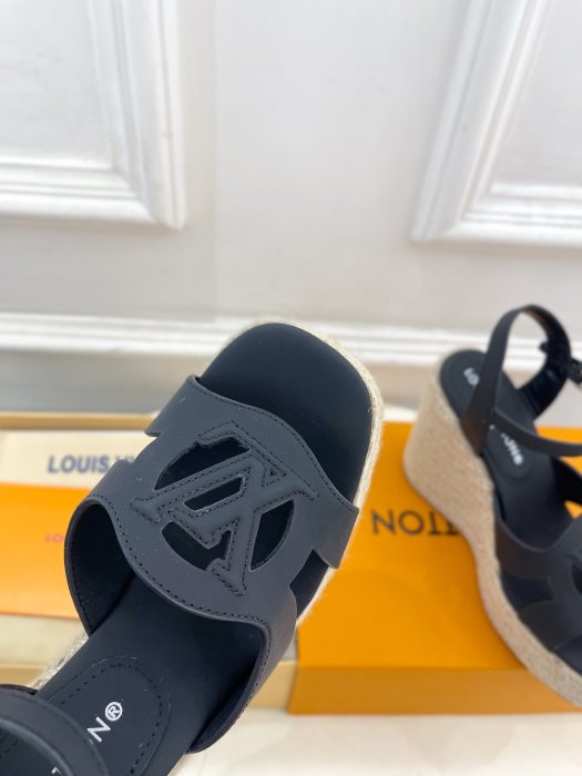 Босоножки фото 6