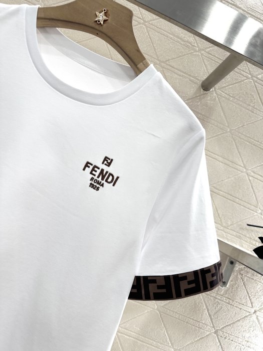 T-shirt women's фото 5