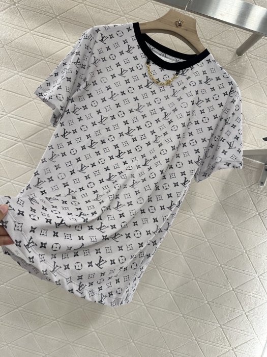 T-shirt women's фото 7