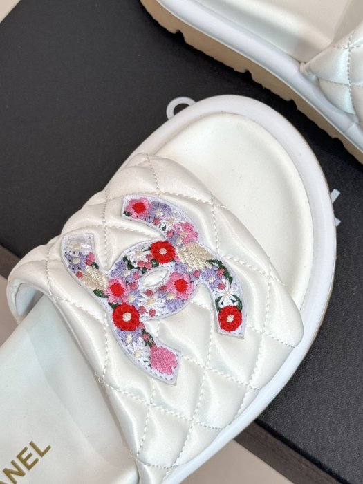 Шлепанцы фото 7