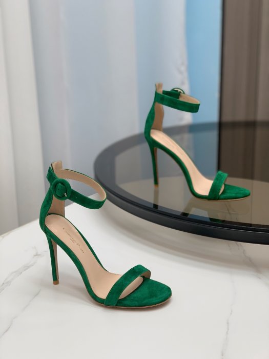 Босоножки фото 9