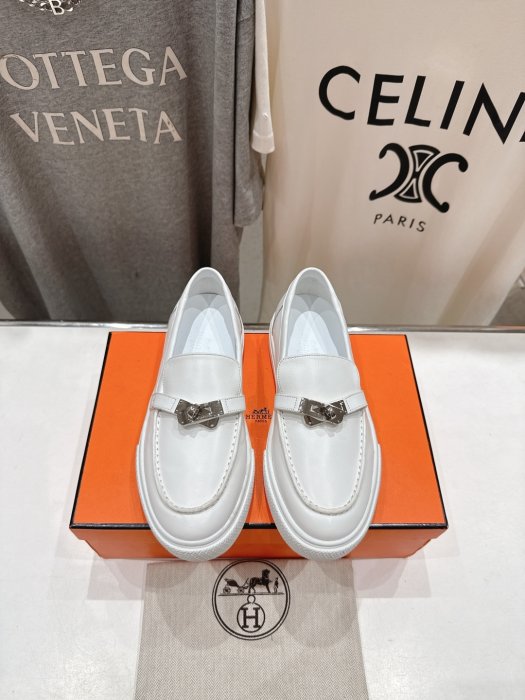 Лоферы женские