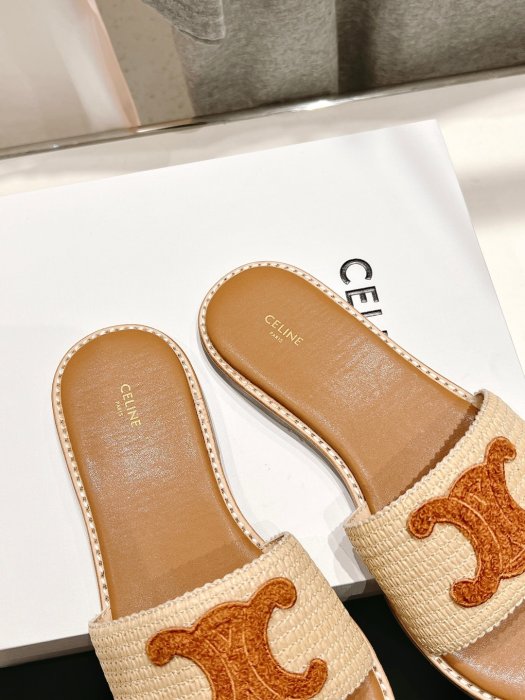 Шлепанцы женские фото 7