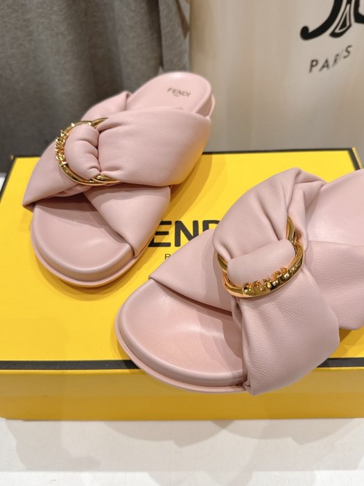 Шлепанцы женские фото 7