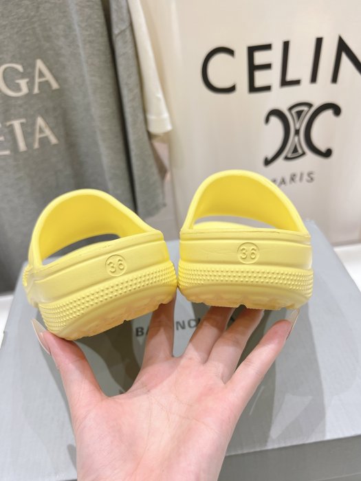 Шлепанцы фото 7