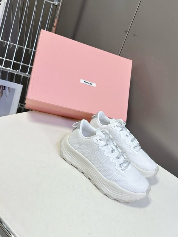 Кроссовки женские фото 6