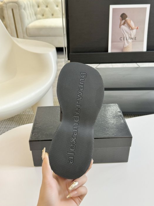 Шлепанцы женские фото 8