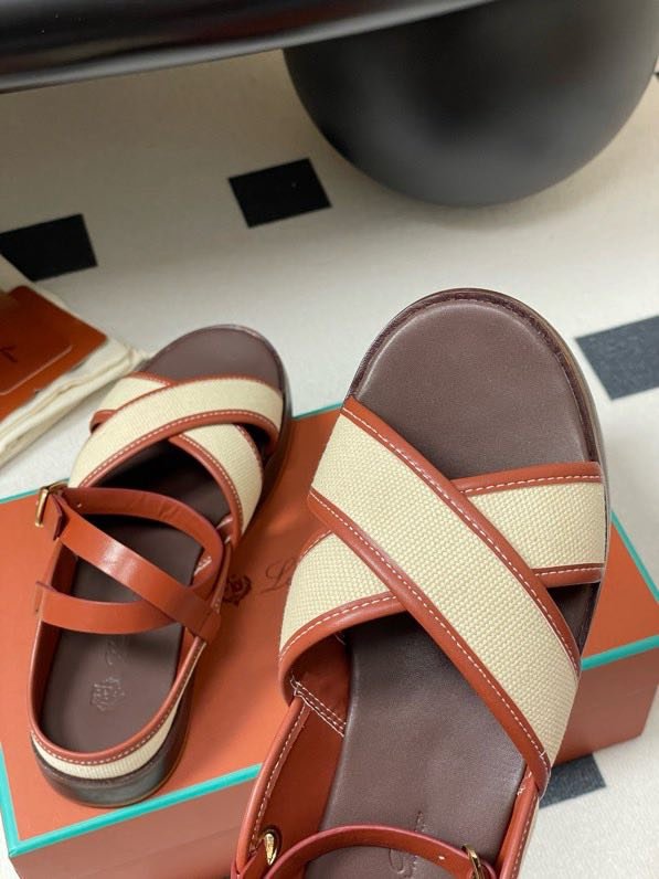 Сандалі жіночі фото 4