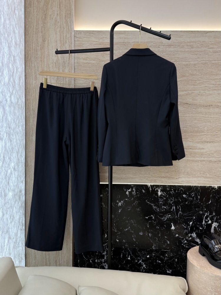 Костюм жіночий фото 2