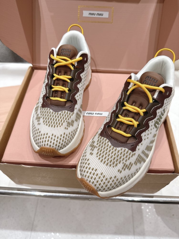 Кроссовки женские фото 6