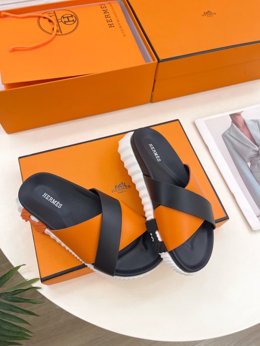 Шлепанцы женские фото 3