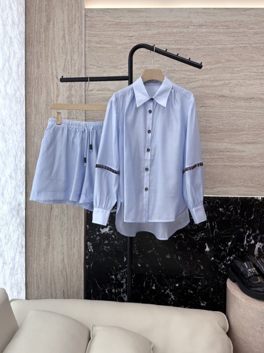 Костюм женский