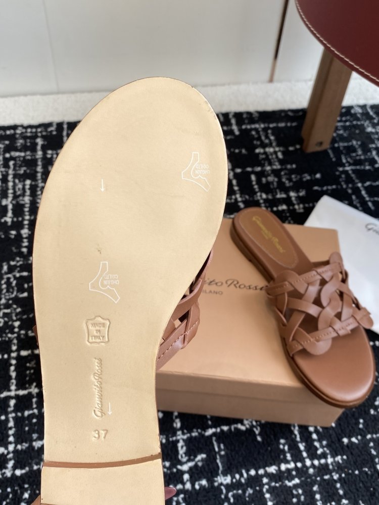 Шльопанці жіночі фото 9