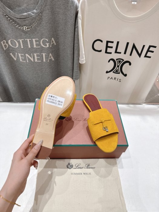 Шлепанцы фото 9