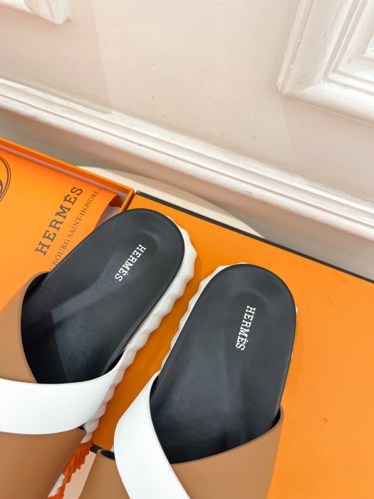 Шлепанцы женские фото 8