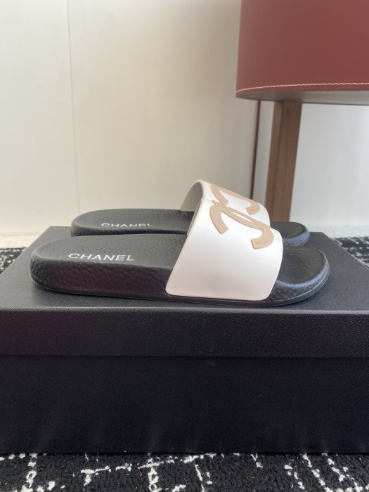 Шлепанцы женские фото 2