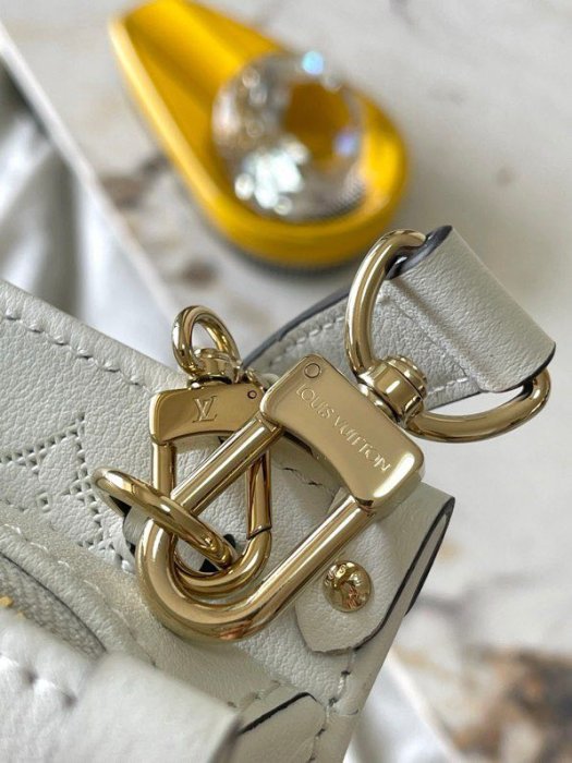 Сумка женская OnTheGo East West M11274 25 см фото 6