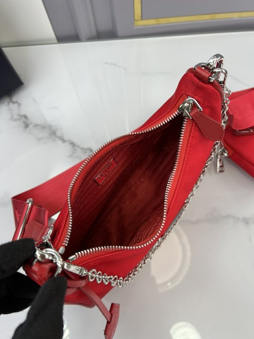 A bag women's Prada Nylon Hobo 22 cm фото 7