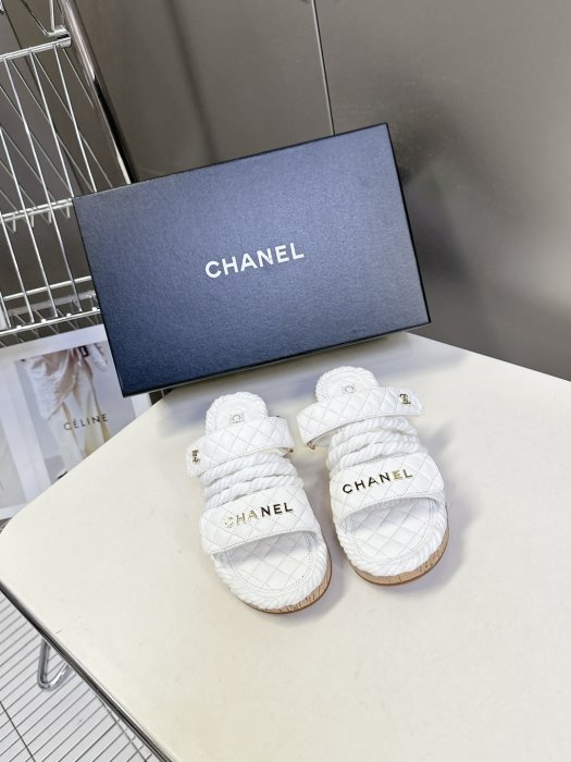 Шлепанцы женские