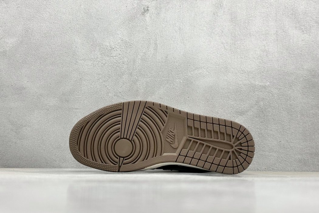 Кроссовки Air Jordan 1 Retro Low x Supreme фото 4