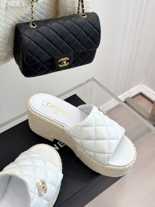 Шлепанцы женские фото 5