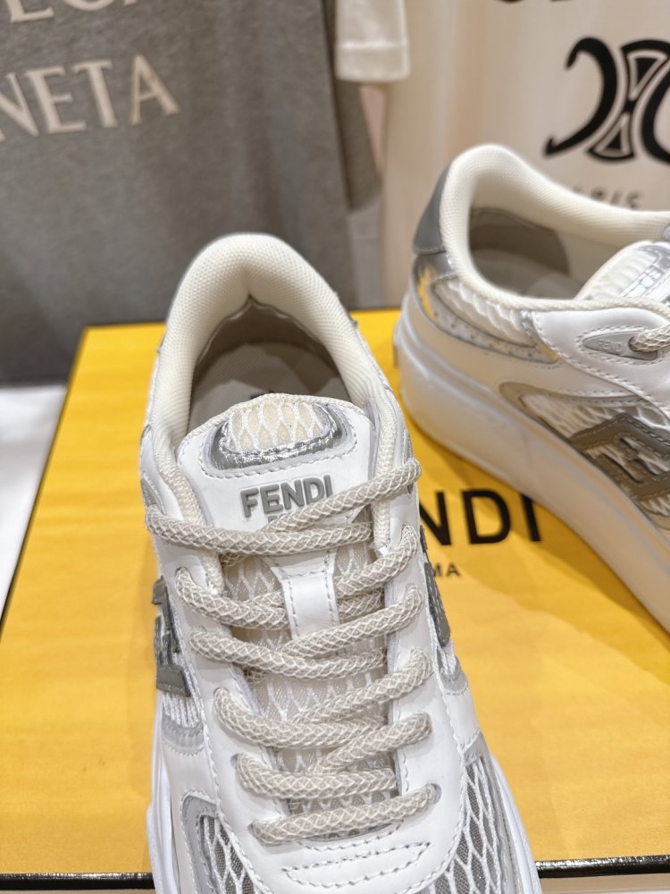 Кроссовки женские фото 6