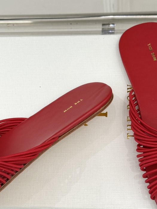 Шлепанцы женские фото 6