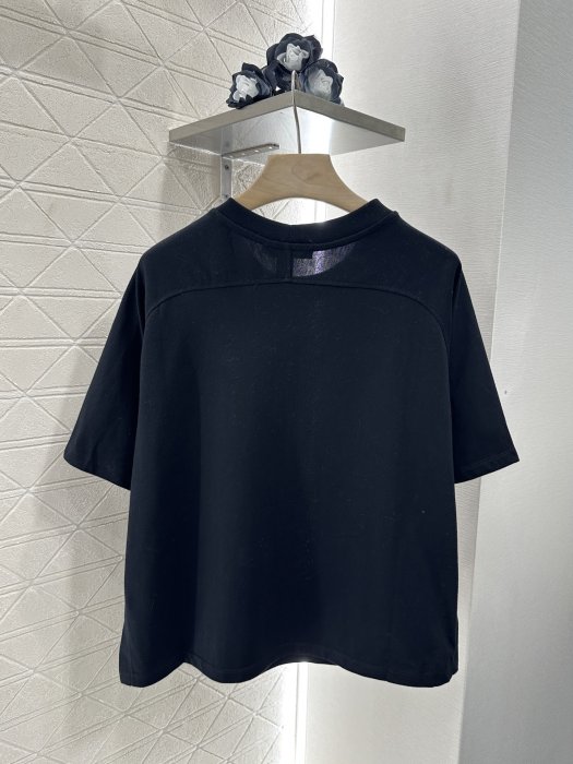 T-shirt women's фото 2