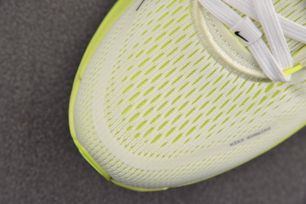 Кроссовки Vomero 18 White Electric Green Volt фото 8