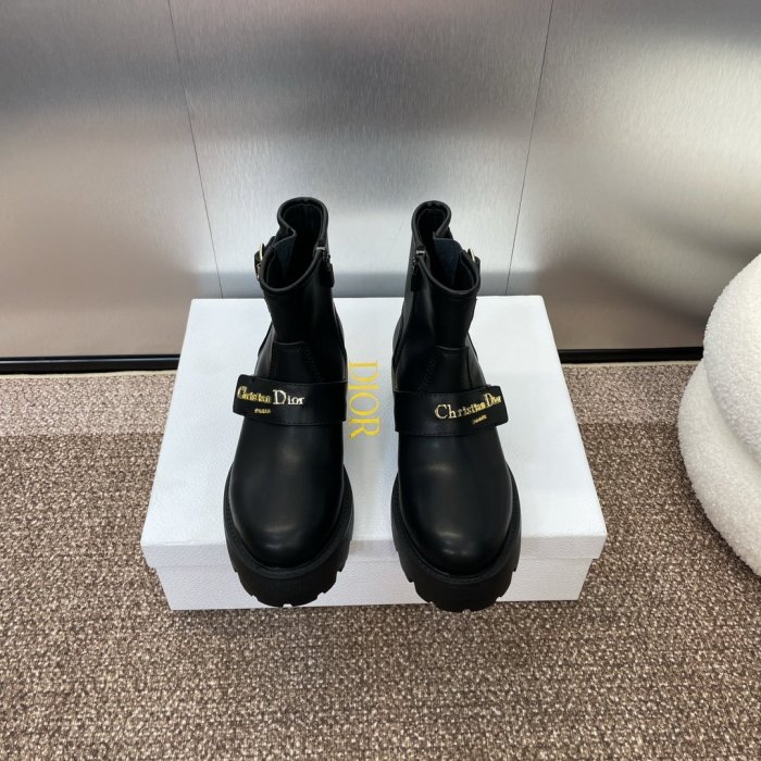 Boots women's