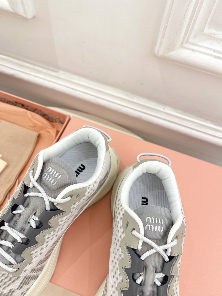 Кроссовки женские фото 8