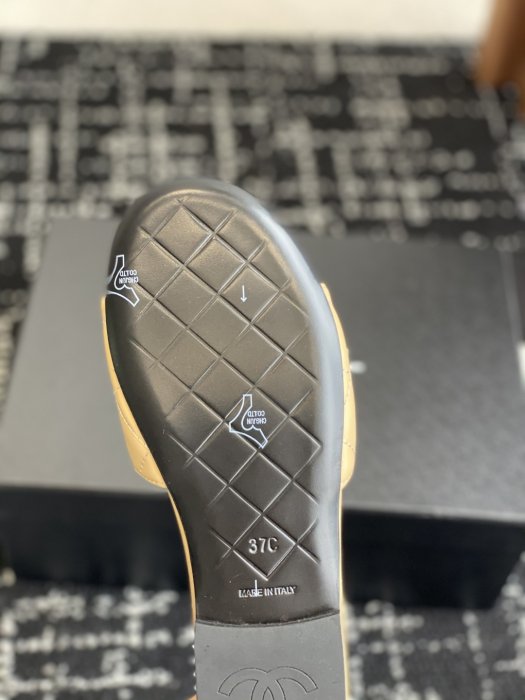 Шлепанцы женские фото 9