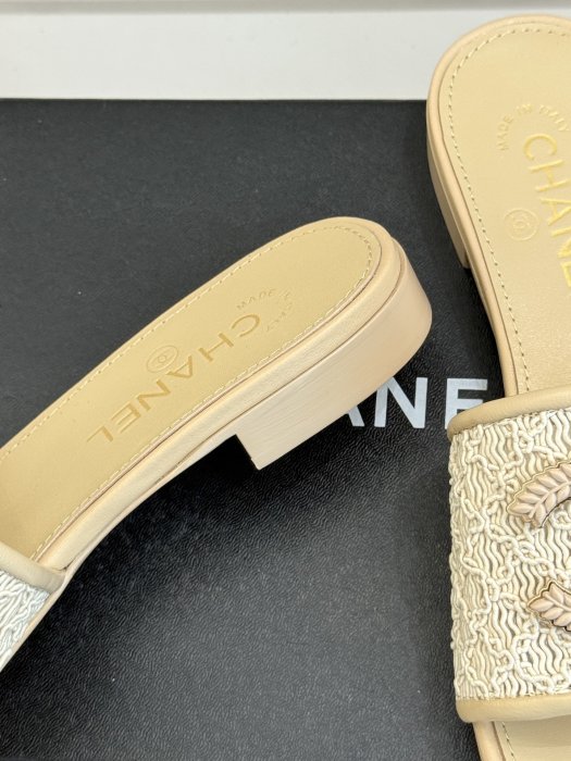 Шлепанцы женские фото 6