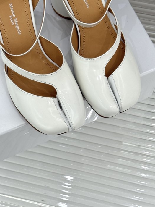 Босоніжки з роздвоєним носком фото 7