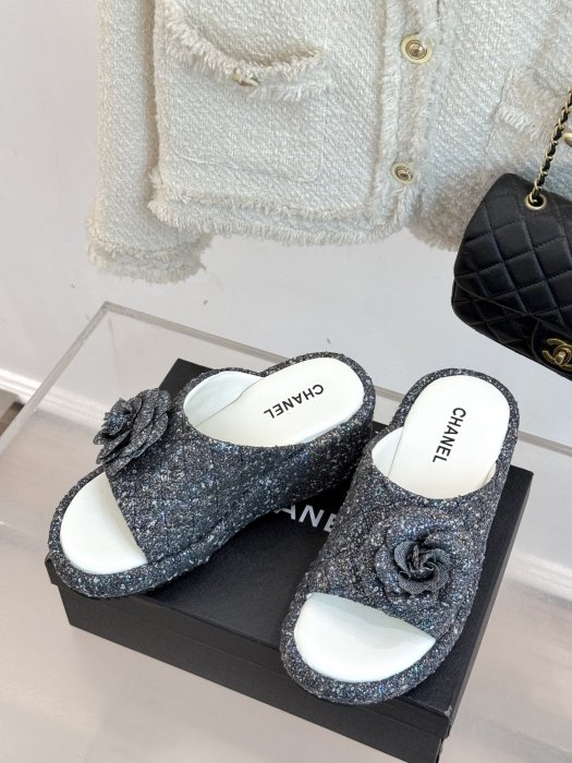 Шлепанцы женские фото 2