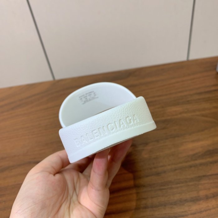 Шлепанцы фото 8