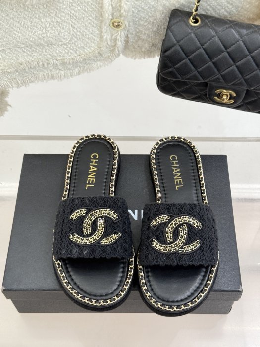 Шлепанцы женские фото 4