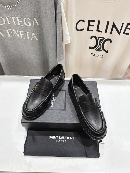 Лоферы кожаные женские фото 2