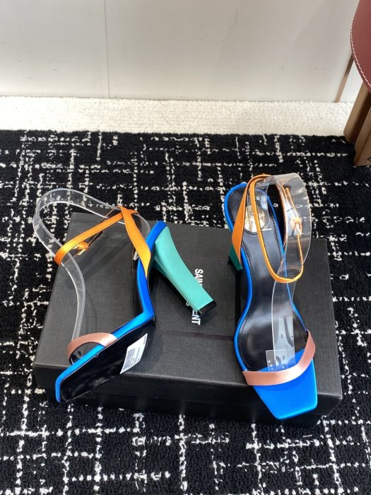 Босоножки фото 5