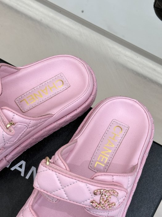 Шлепанцы женские фото 8