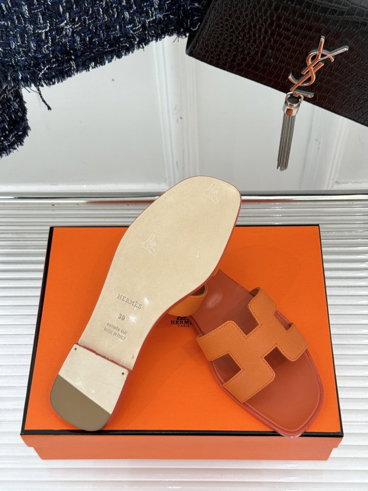 Шльопанці жіночі фото 9