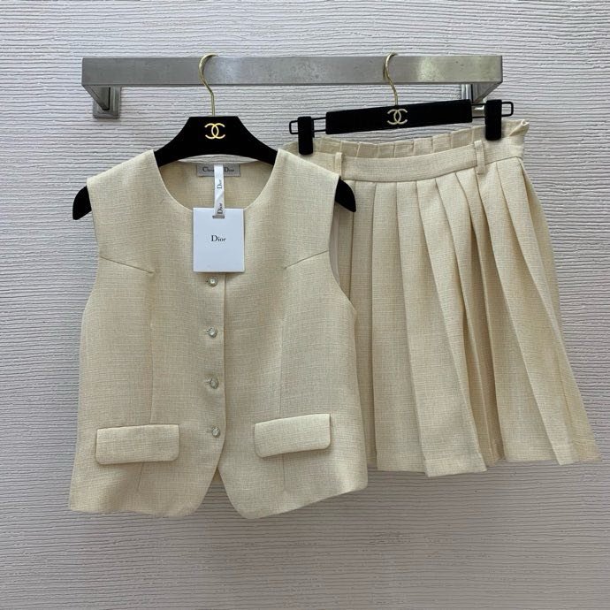 Костюм женский