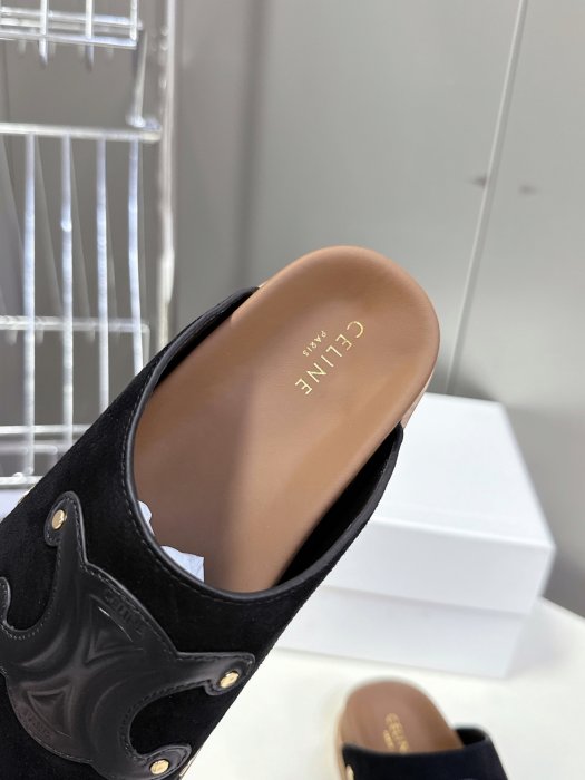 Шлепанцы женские фото 8