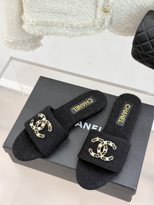 Шлепанцы женские фото 2