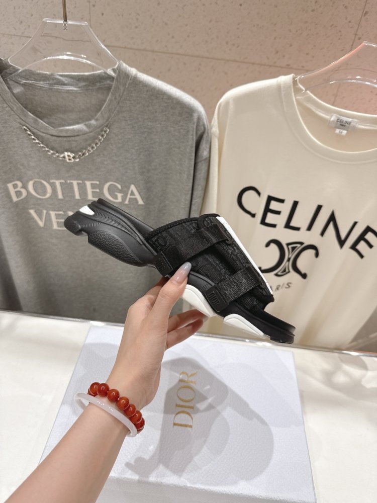 Шлепанцы женские фото 5