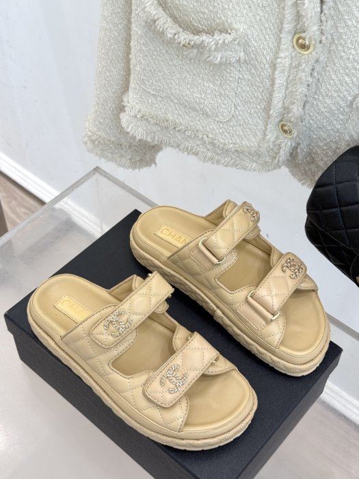 Шлепанцы женские фото 3