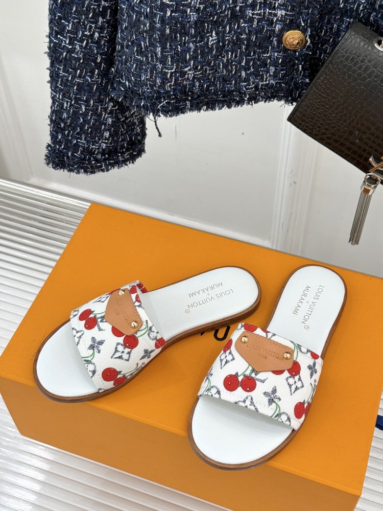 Шлепанцы женские фото 2