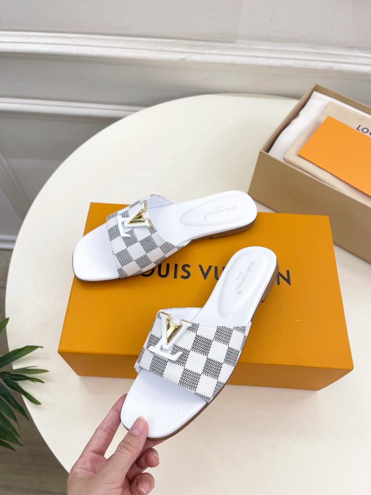 Шлепанцы женские фото 3