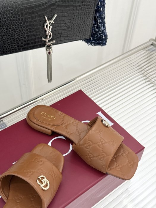 Шлепанцы фото 5