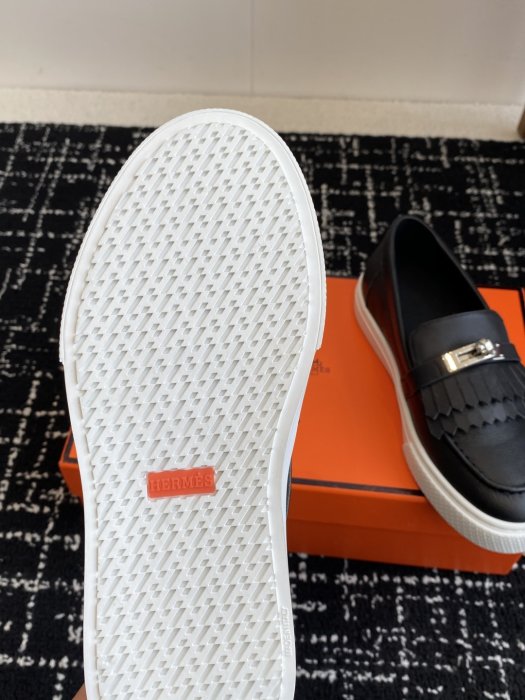 Лоферы кожаные женские фото 9